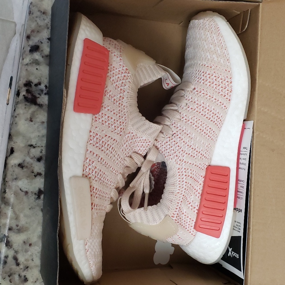 Adidas NMD R1 - Picture 2 of 3